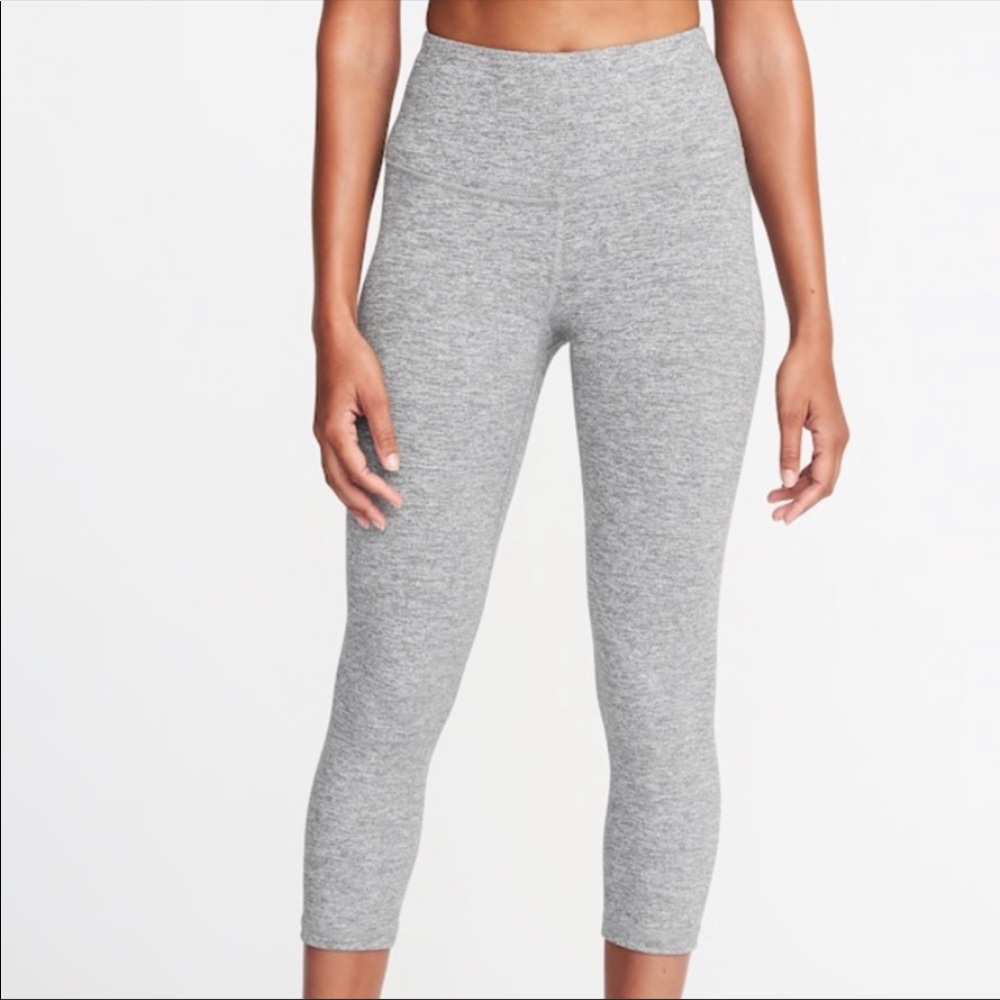 Old Navy Compression Cropped Leggings